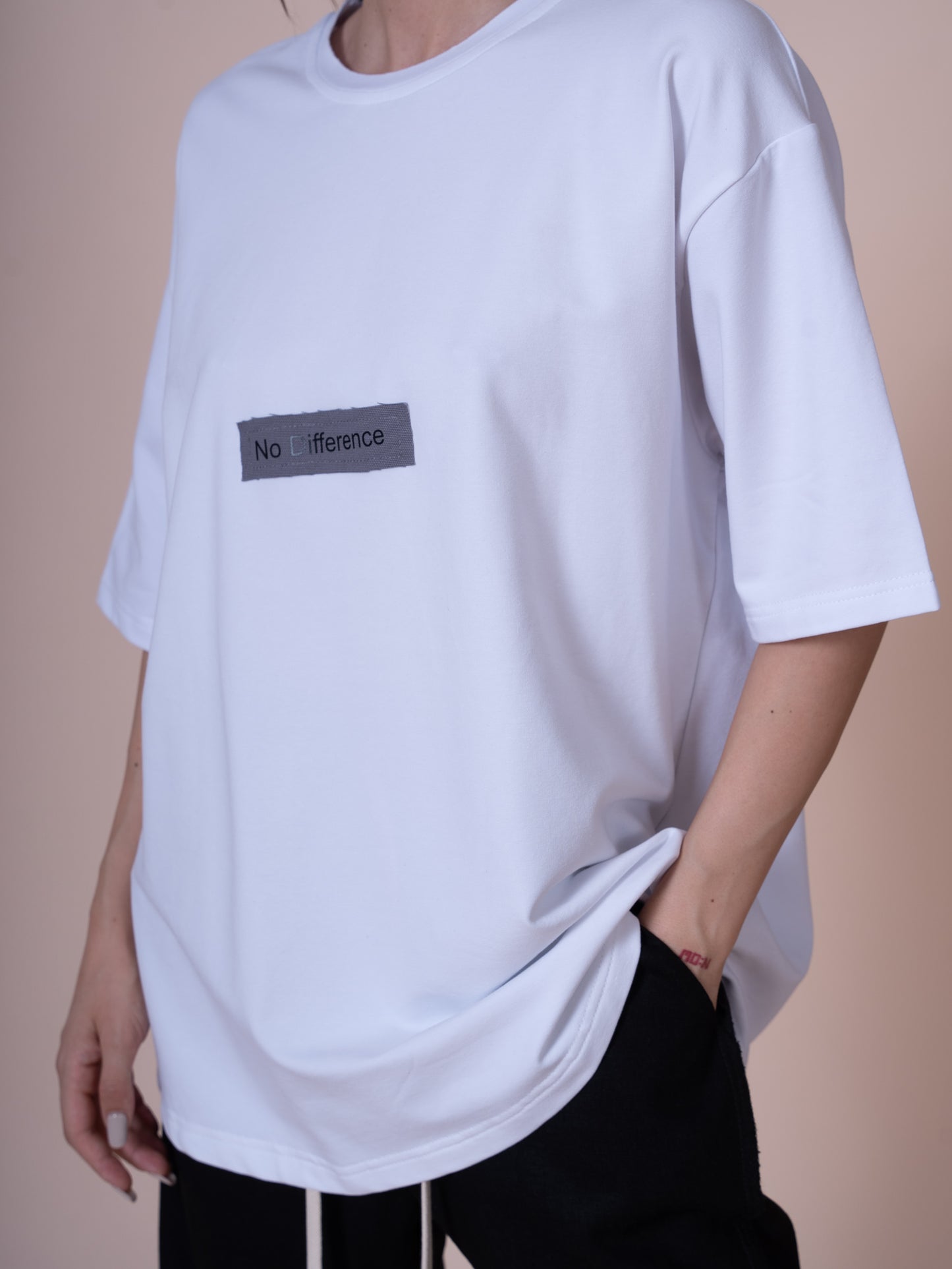 NO DIFFERENCE CLASIC OVERSIZED T-SHIRT