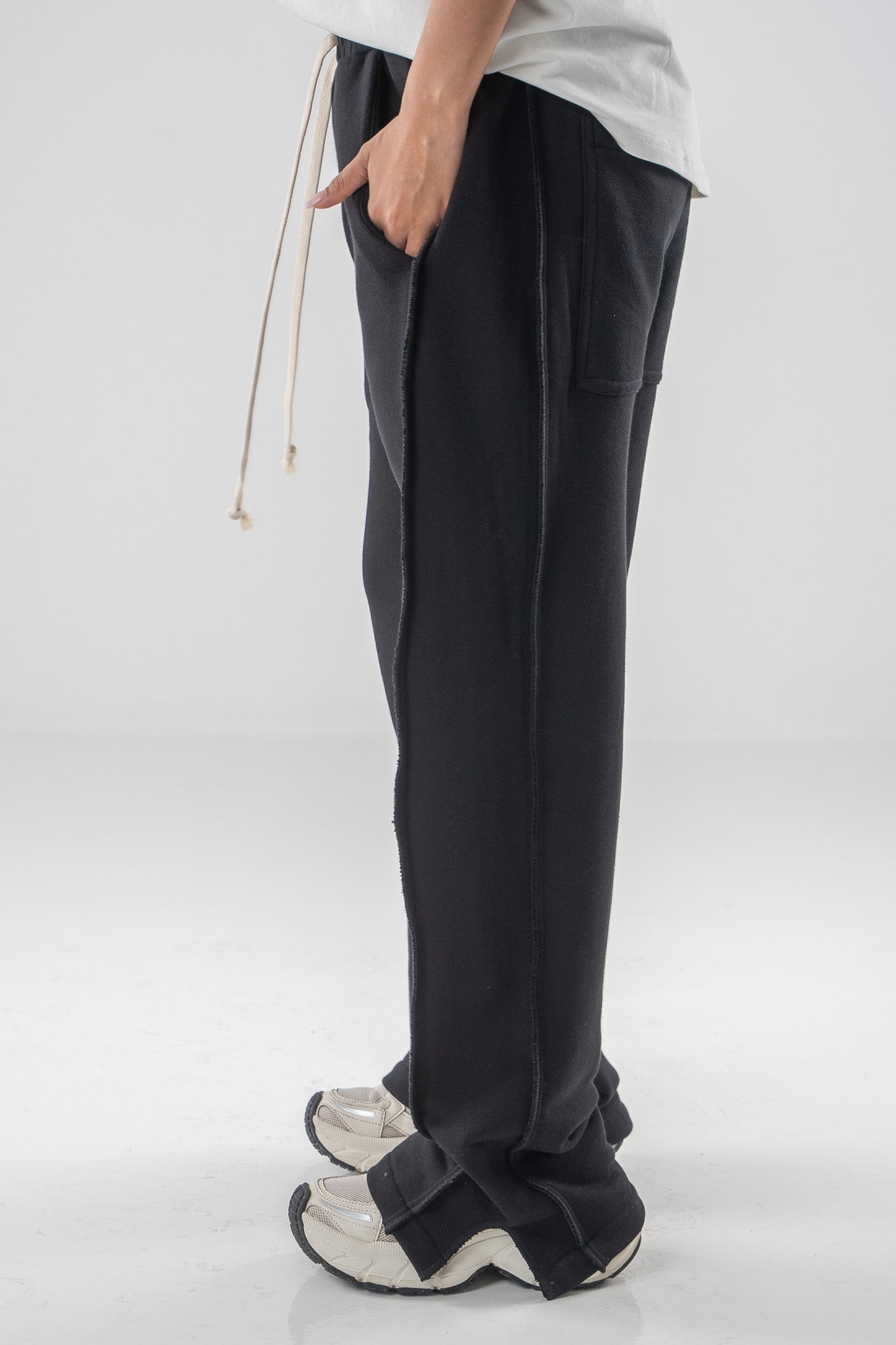 FERE STUDIOS SWEATPANTS IN BLACK