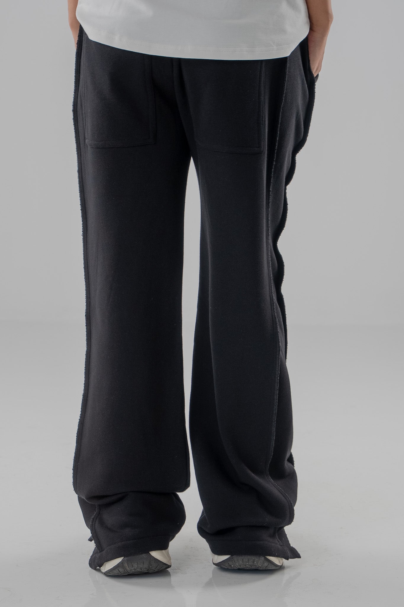FERE STUDIOS SWEATPANTS IN BLACK