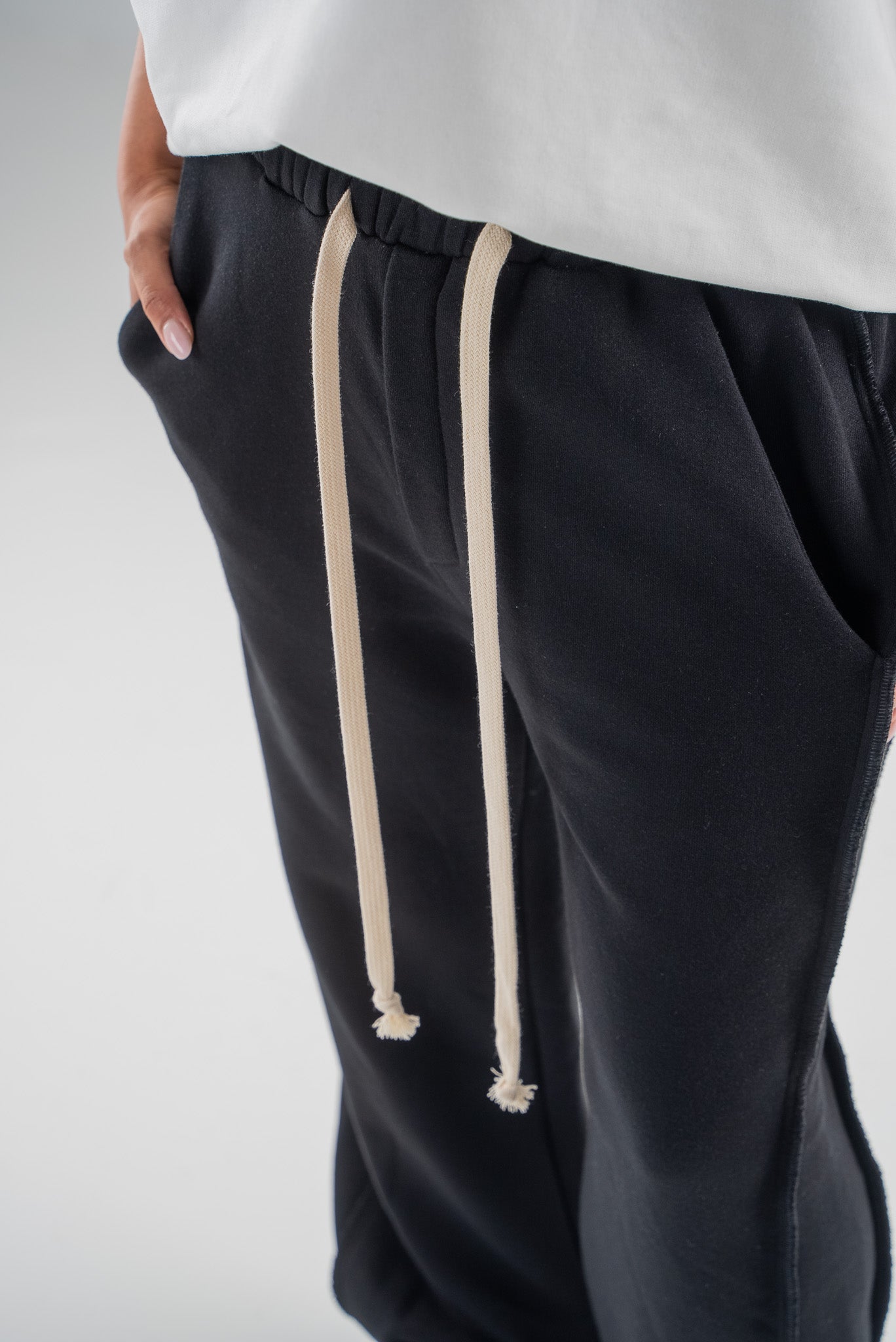 FERE STUDIOS SWEATPANTS IN BLACK
