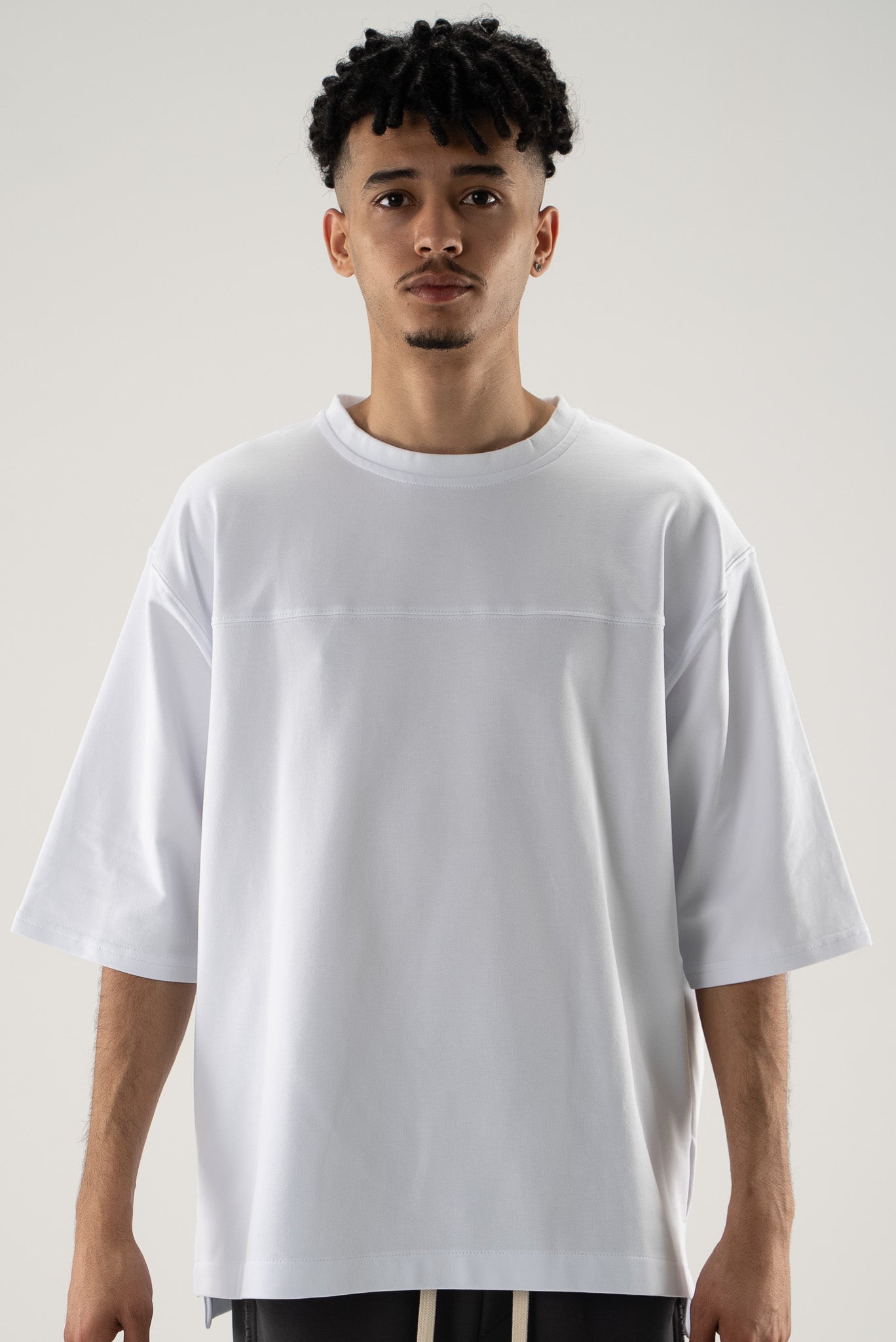 FERE STUDIOS T-SHIRT OVERSIZED IN WHITE