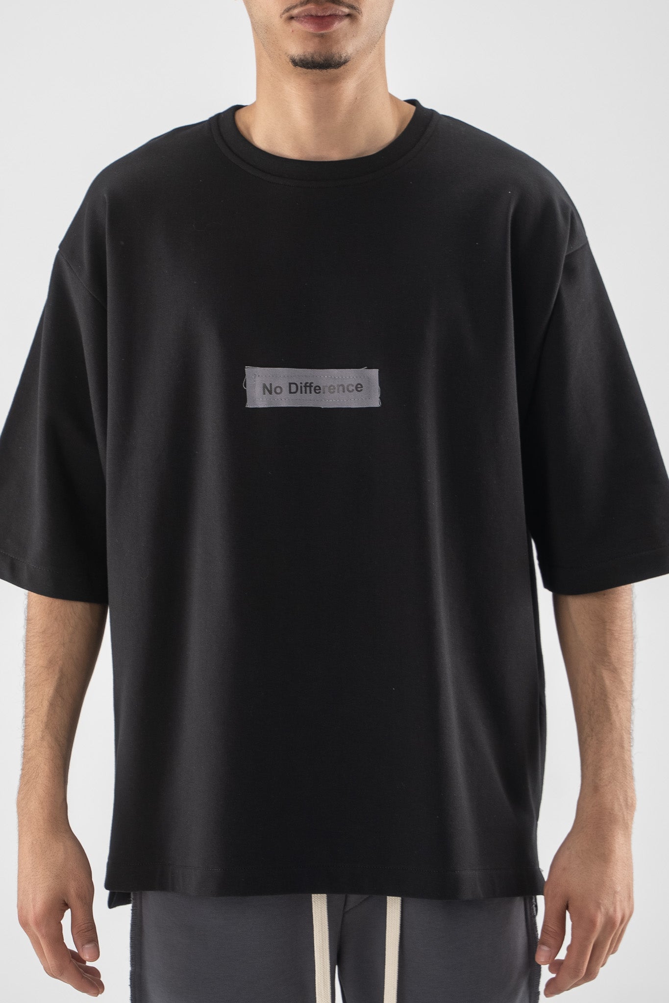 FERE STUDIOS T-SHIRT "NO DIFFERENCE"