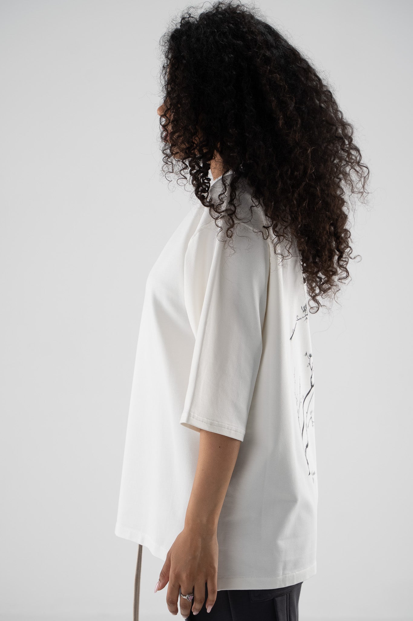 FERE STUDIOS T-SHIRT IN OFF WHITE "CONNECTING WITH NATURE"