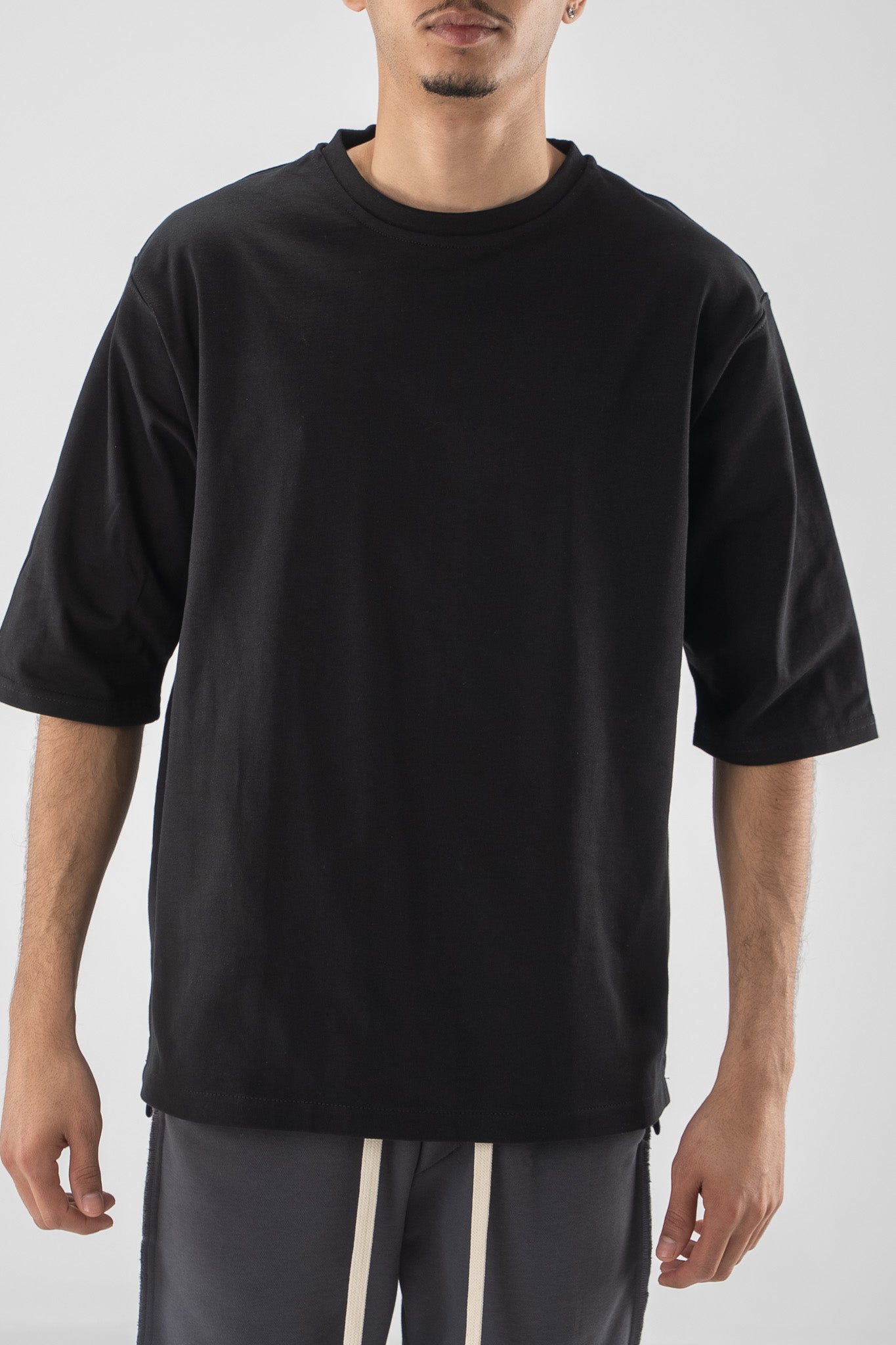 FERE STUDIOS T-SHIRT OVERSIZED IN BLACK