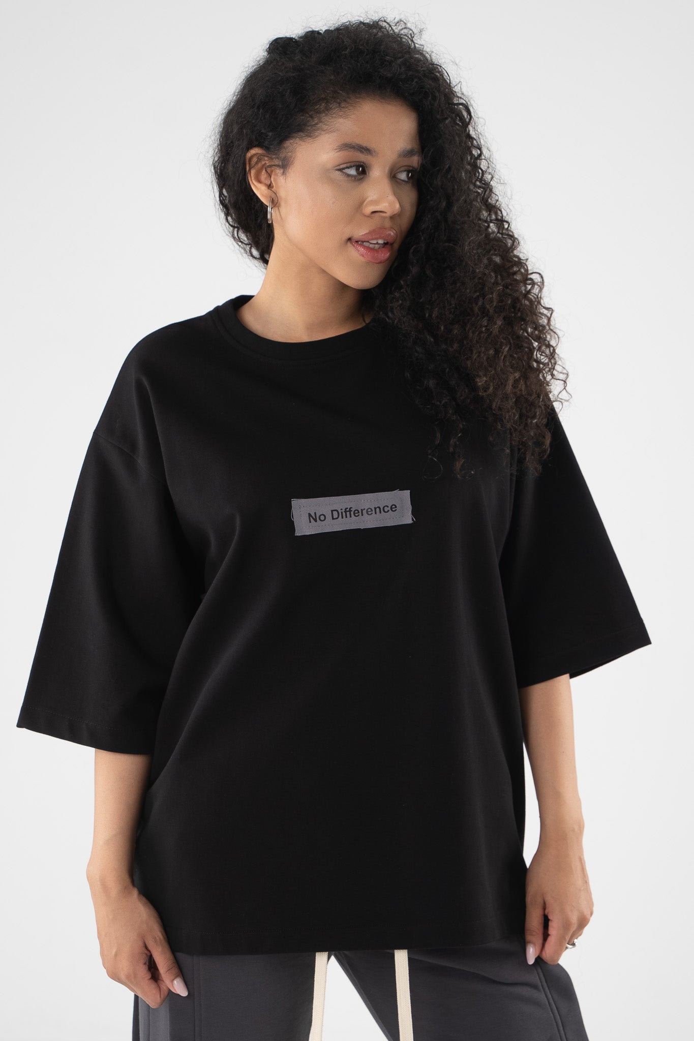 FERE STUDIOS T-SHIRT "NO DIFFERENCE"