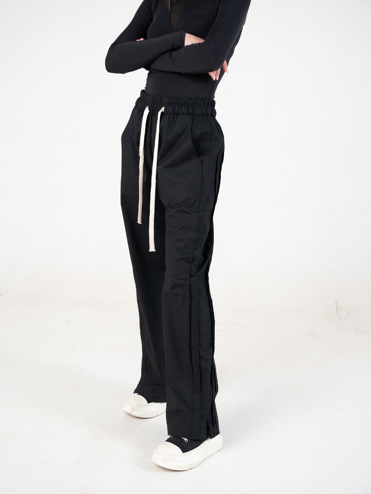 FERE STUDIOS BREATHABLE LOOSE FIT