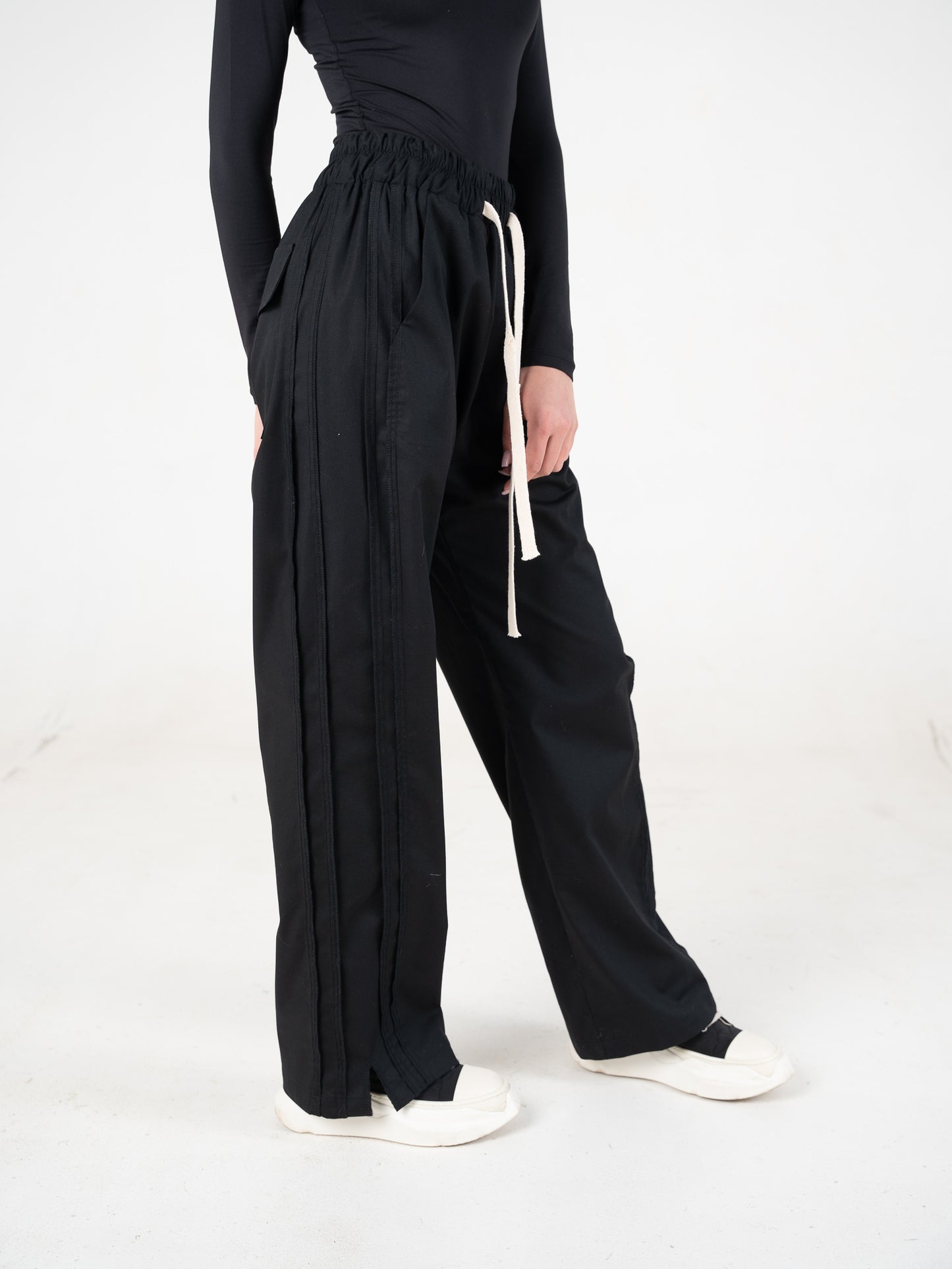 FERE STUDIOS BREATHABLE LOOSE FIT