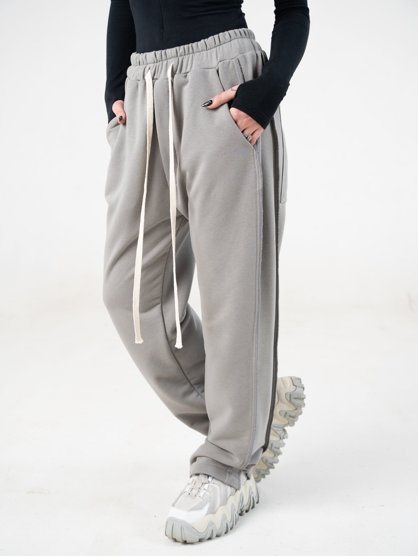 FERE STUDIOS SWEATPANTS IN GRAY