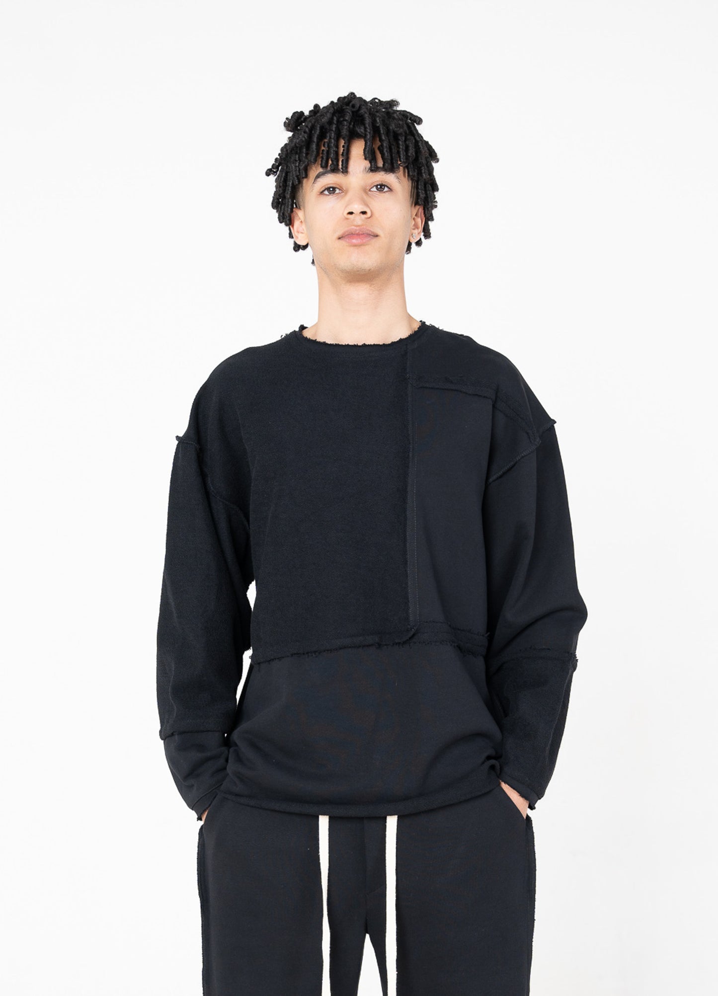 FERE STUDIOS SWEATER IN BLACK