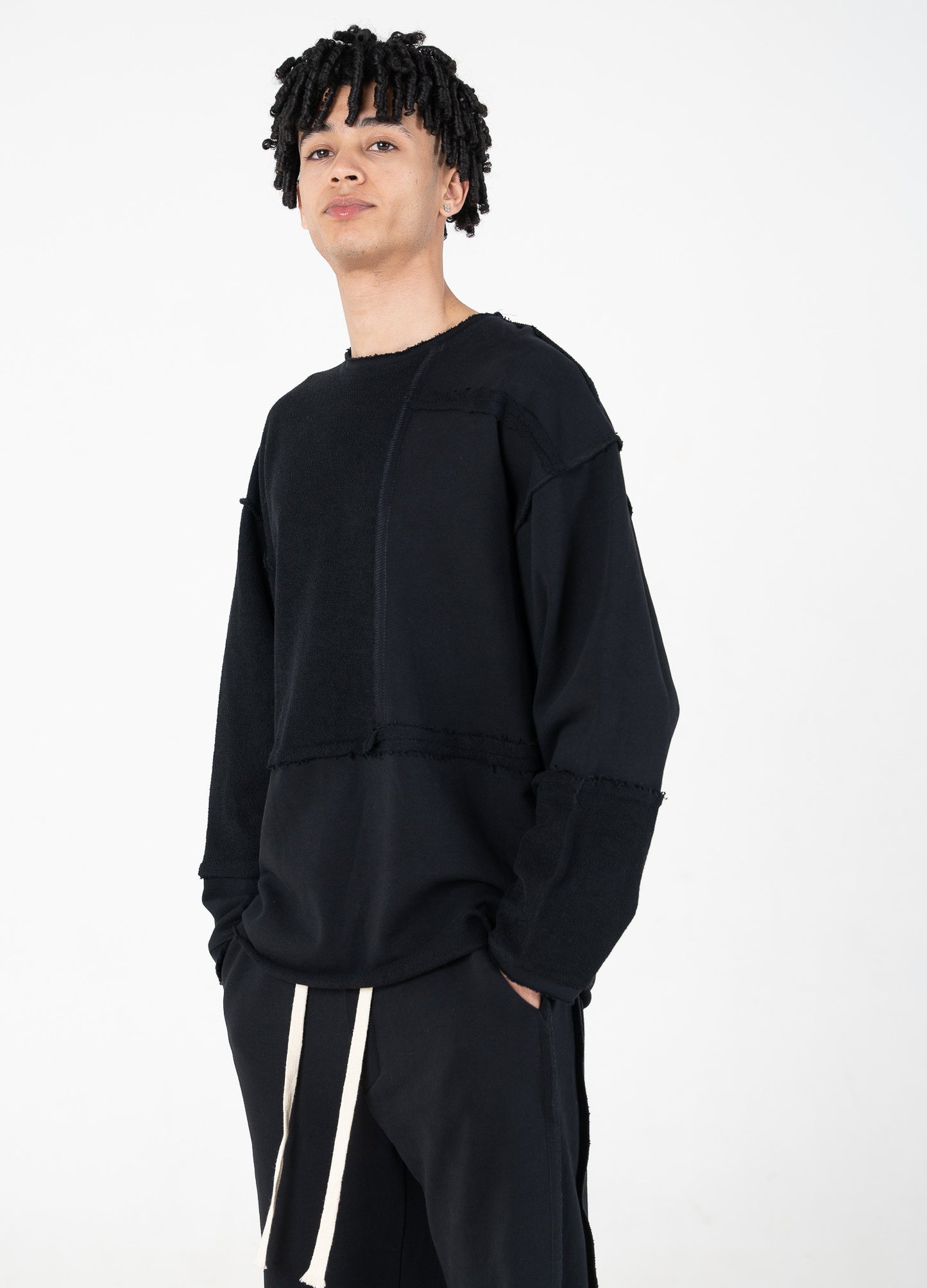 FERE STUDIOS SWEATER IN BLACK