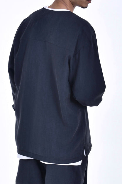 FERE STUDIOS FITTING COLLARLESS SHIRT IN GREY ANTHRACITE