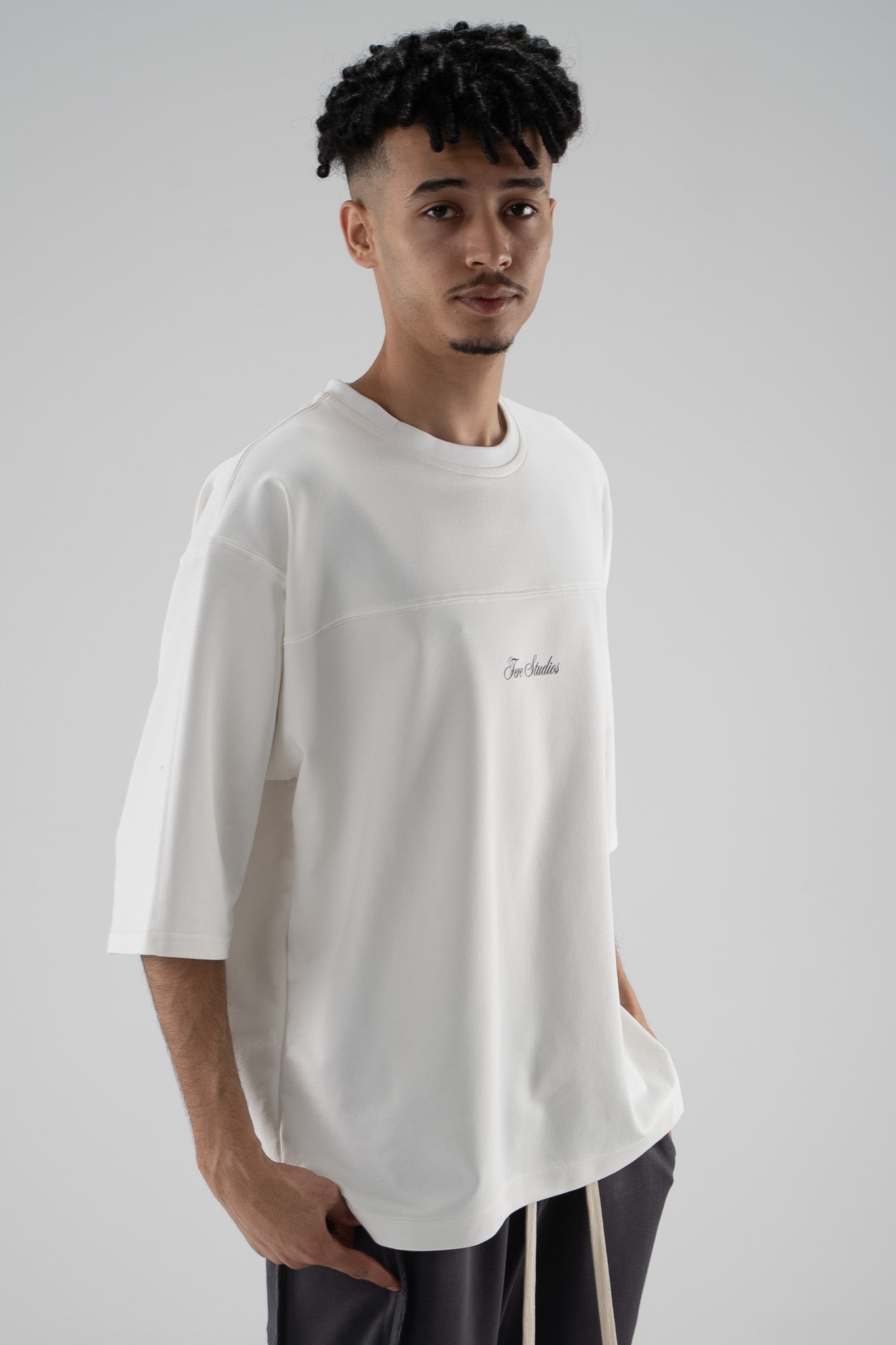 FERE STUDIOS T-SHIRT PALM IN OFF WHITE