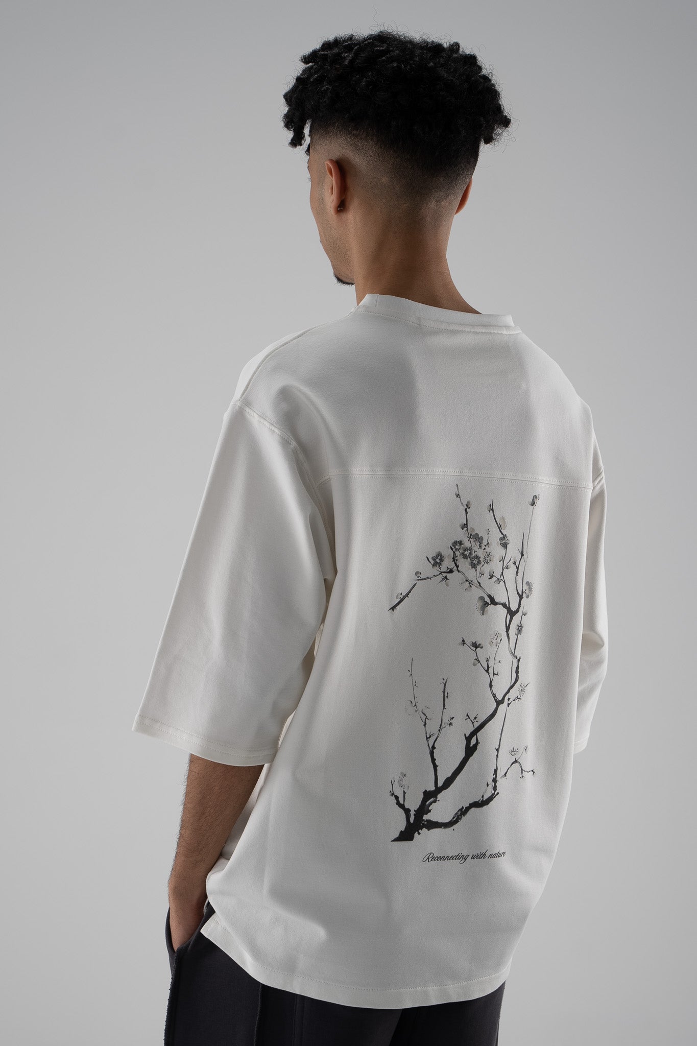 FERE STUDIOS T-SHIRT IN OFF WHITE "CONNECTING WITH NATURE"