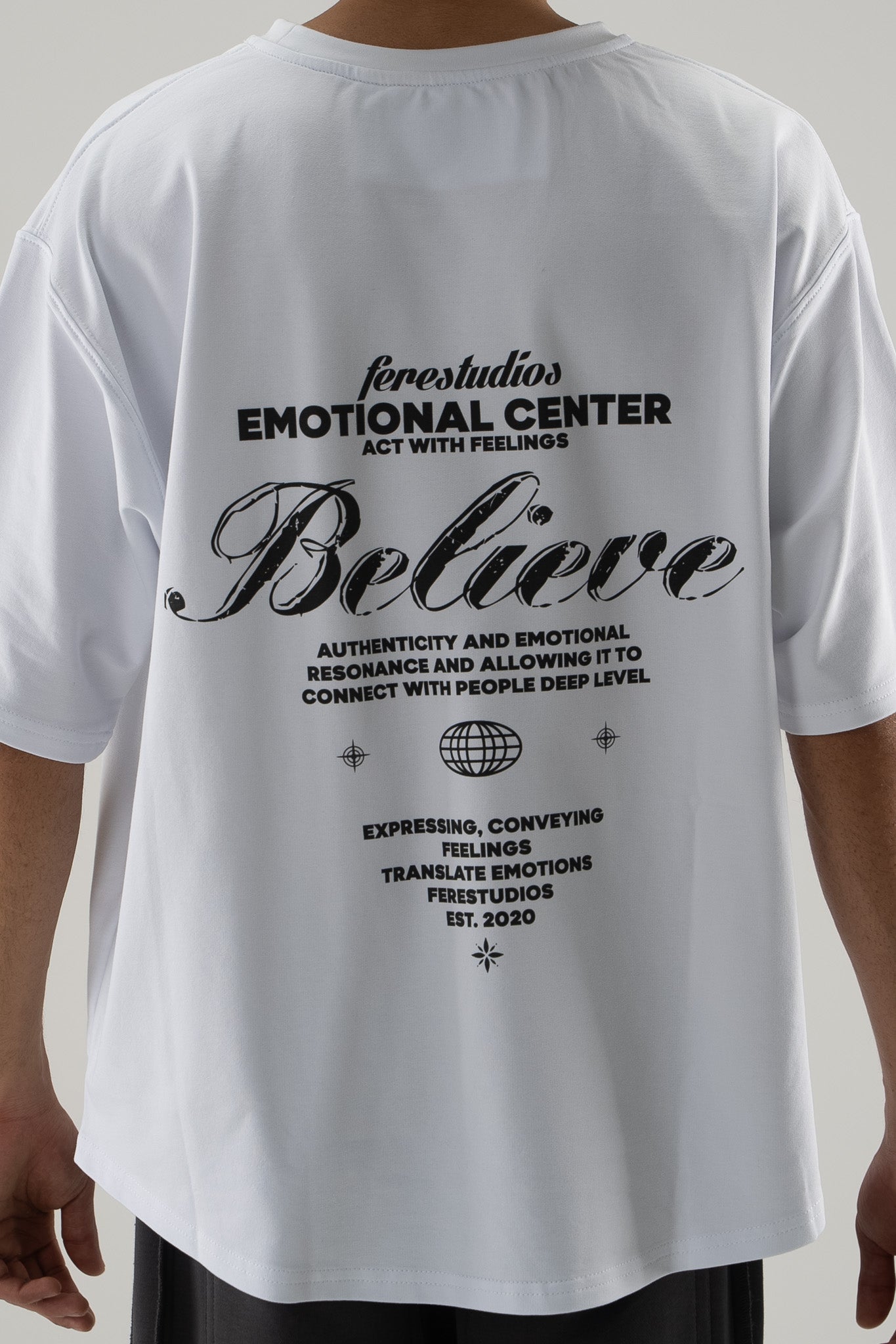 FERE STUDIOS T-SHIRT CLASSIC FIT "BELIEVE"