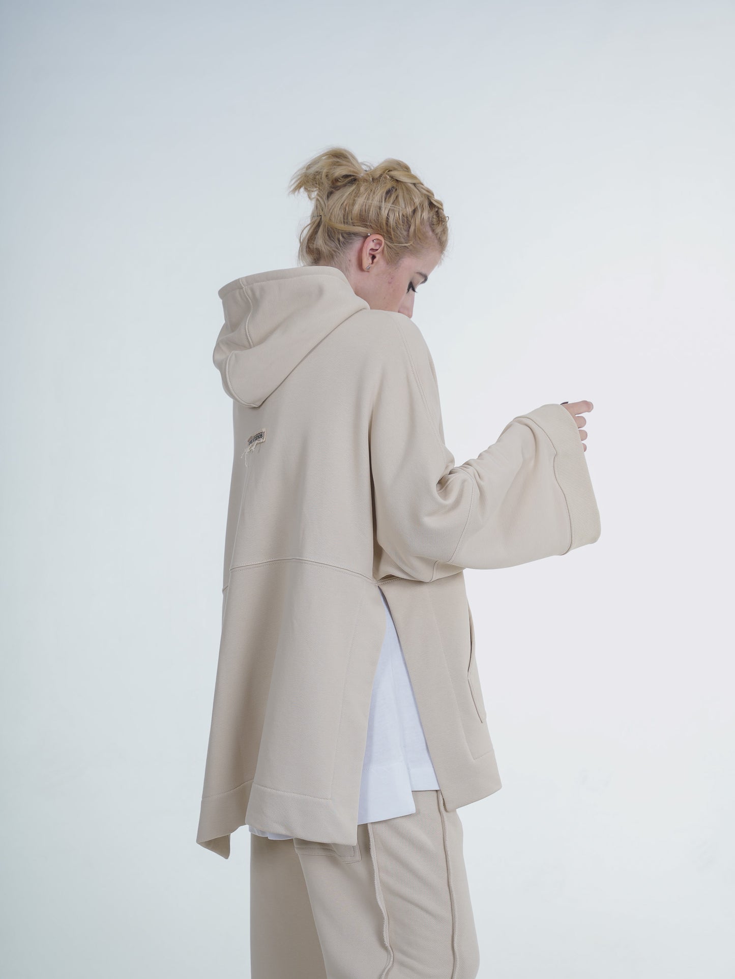 FERE STUDIOS PONCHO HOODIE PURE COTTON IN BEIGE