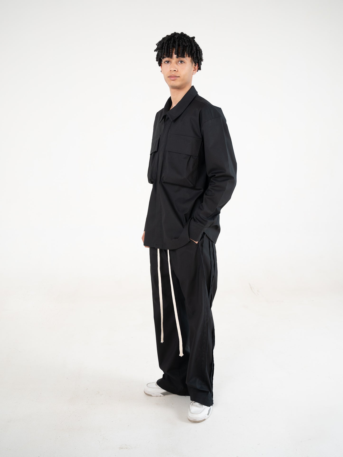FERE STUDIOS SET IN BLACK
