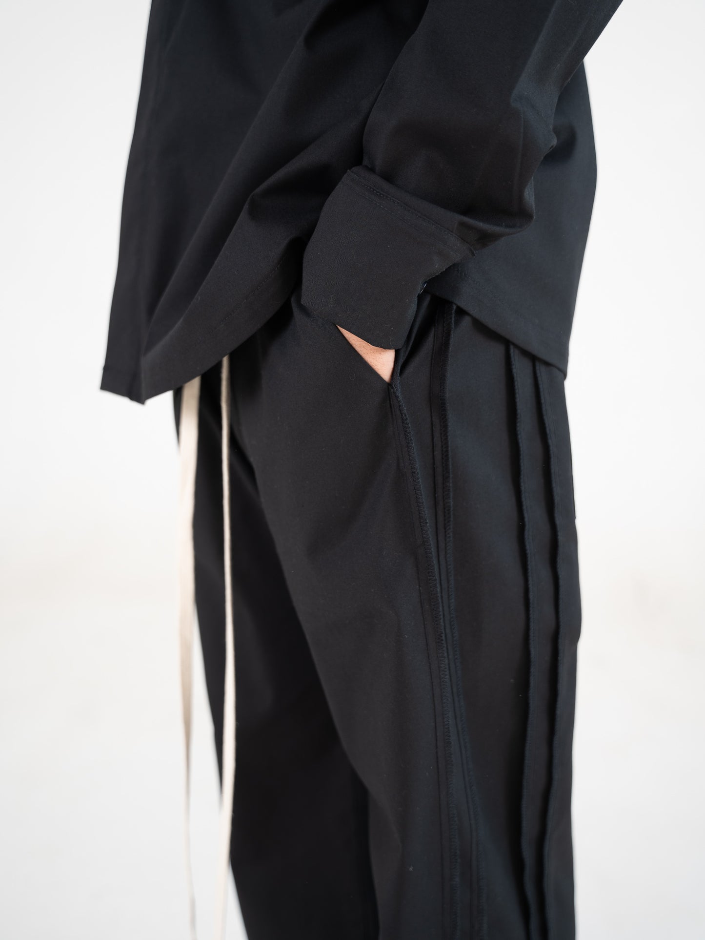 FERE STUDIOS SET IN BLACK