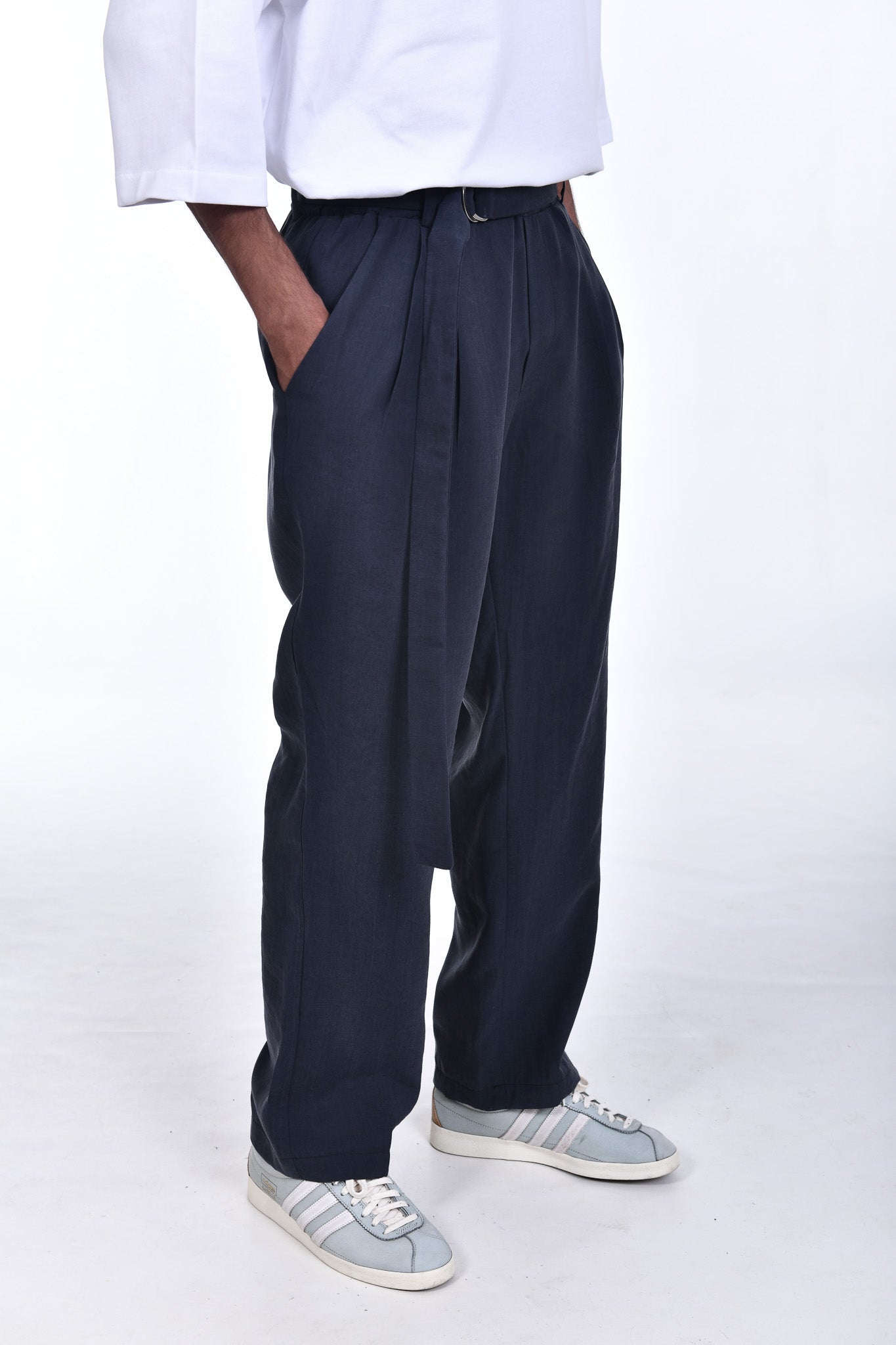 FERE STUDIOS SET IN GREY ANTHRACITE