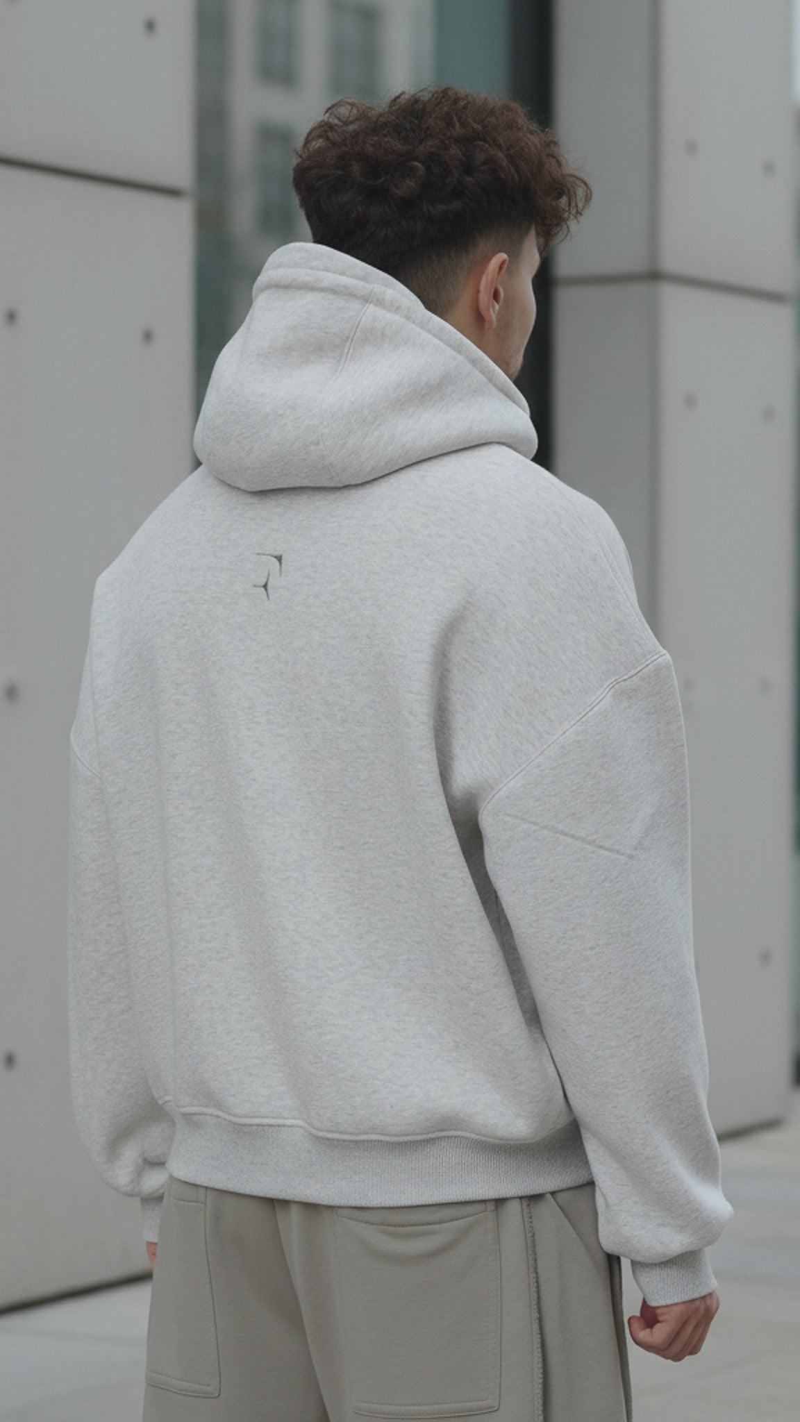 HEAVY HOODIE IN GREY